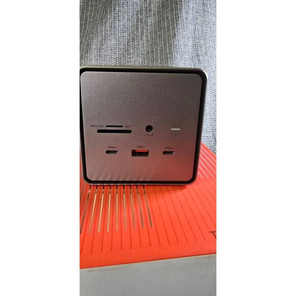 TobenONE UDS032 USB C Docking Station. - Picture 3 of 5